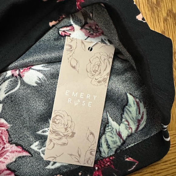 NWT Women’s Emery Rose blouse size 3xl - Picture 2 of 7